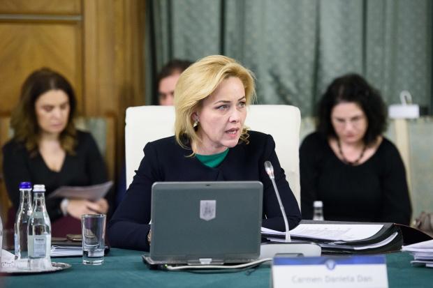 Carmen Dan, ministrul de Interne, &icirc;ngrijorată de fenomenul &rdquo;Balena albastră&rdquo;: "Rog insistent părinţii să urmărească cu foarte mare atenţie ce se &icirc;nt&acirc;mplă"