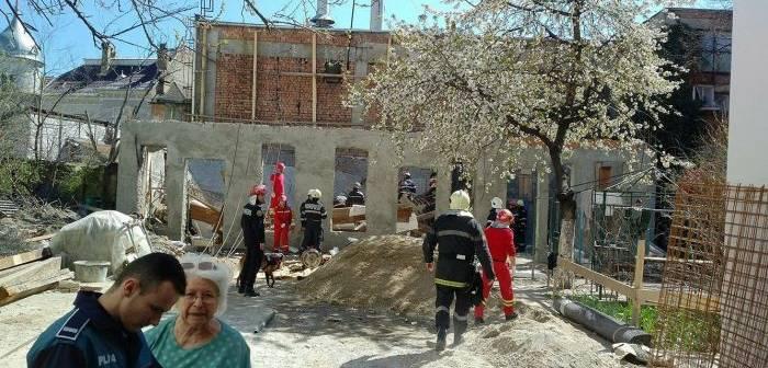 VIDEO! Doi morți, după ce un zid s-a prăbușit la Timișoara. Bărbații au fost striviți, susțin martorii