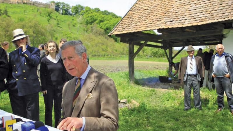 FOTO de pus în ramă! Dovada că Prinţul Charles îi iubește pe români: S-a prins în horă și a dansat alături de ansamblul din Teleorman