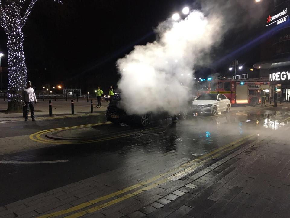 Floyd Mayweather, la un pas de moarte! Mașina boxerului a fost incendiată, &icirc;n timpul turneului de retragere