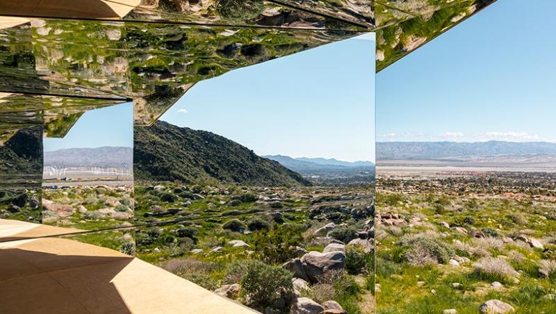 “Casa Miraj”  sau ”Casa Oglinzilor” din mijlocul deșertului: pe toți pereții ei se reflectă natura și cerul. GALERIE FOTO