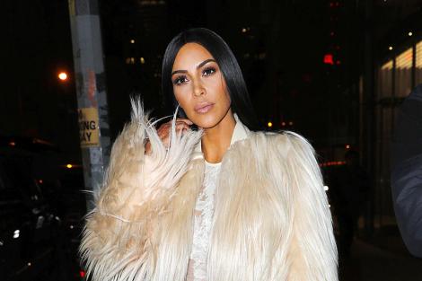 FOTO: Are sau nu LENJERIE INTIMĂ? Kim Kardashian, mai transparentă ca niciodată pe covorul roşu