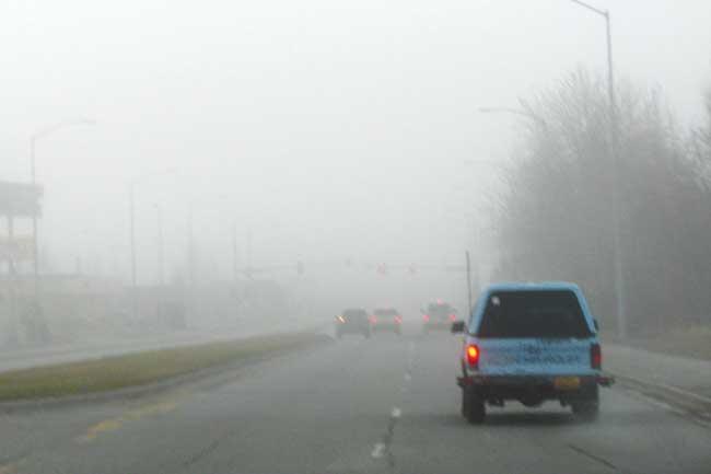 Atenție, șoferi! Unsprezece judeţe sub avertizare cod galben de ceaţă. Cum va fi vremea &icirc;n acest weekend!