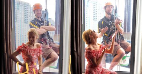 Kylie Minogue, întâlnire de gradul de zero, la fereastră. Un alpinist utilitar, care curăța gemurile unui hotel, "a dat buzna" în poza artistei