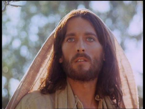 Cum arată actorul din „Iisus din Nazareth”! Robert Powell a ajuns la 73 de ani și este de nerecunoscut!