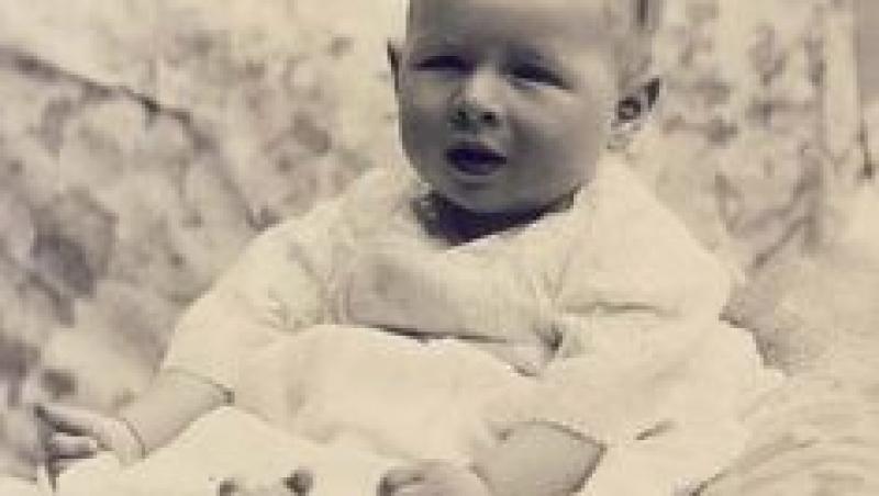 Cum a devenit creștin Regele Mihai I. În 1921, într-o iarnă crâncenă, moștenitorul lui Carol al II-lea al României era botezat: „A fost tot timpul treaz şi nu a plâns deloc. Este un copil splendid!”
