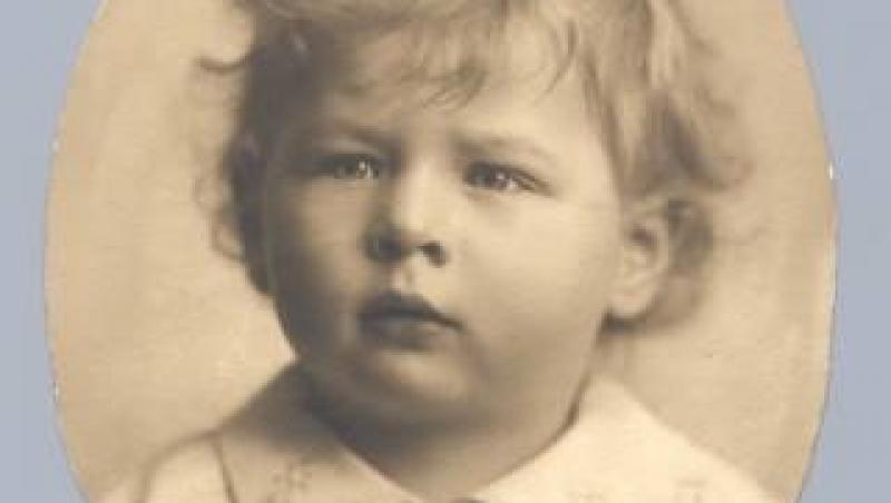 Cum a devenit creștin Regele Mihai I. În 1921, într-o iarnă crâncenă, moștenitorul lui Carol al II-lea al României era botezat: „A fost tot timpul treaz şi nu a plâns deloc. Este un copil splendid!”