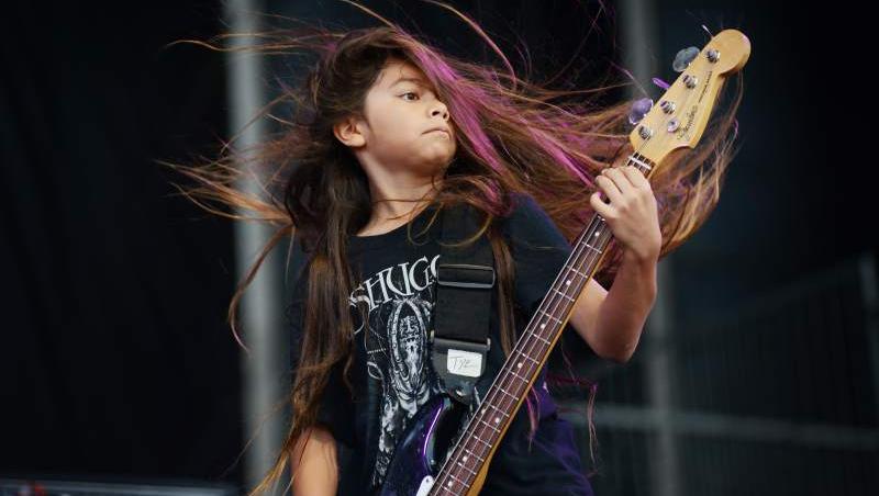 Așchia nu sare departe de trunchi! Fiul basistului formației Metallica pleacă în primul turneu muzical! La numai 12 ani!