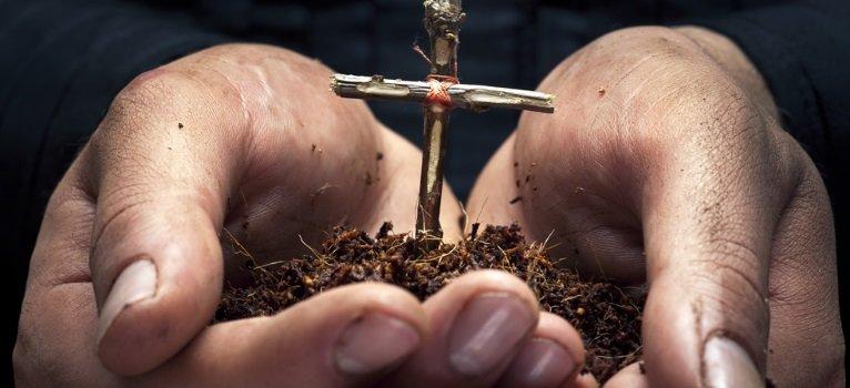 Ține cont de obiceiurile și tradițiile rom&acirc;nești din Săptăm&acirc;na Patimilor! Ce NU este bine să faci &icirc;n Vinerea Mare a Paștelui