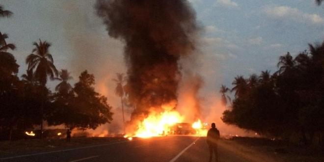 Coliziune &icirc;n Mexic &icirc;ntre un camion cisternă și un autocar cu turiști: cel puțin 24 morți