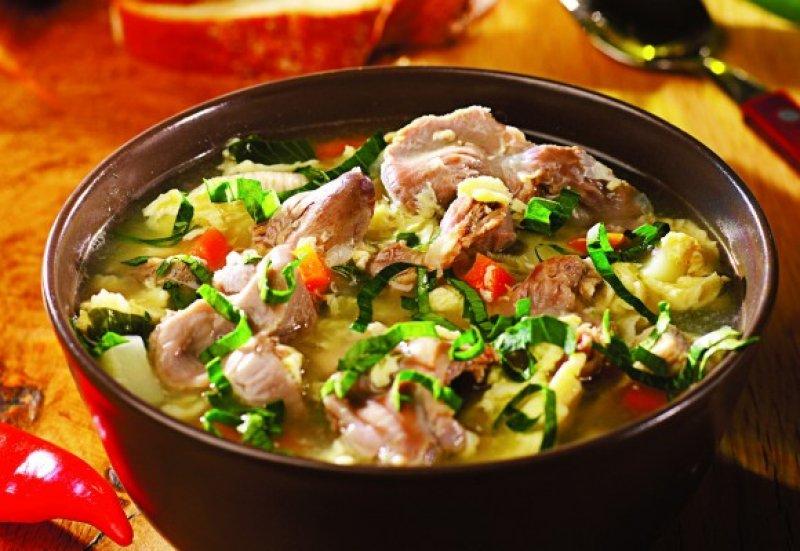 Iar ai băut un păhărel &icirc;n plus şi eşti chinuit de mahmureală? Cu o CIORBĂ DE POTROACE, totul va reveni la normal!