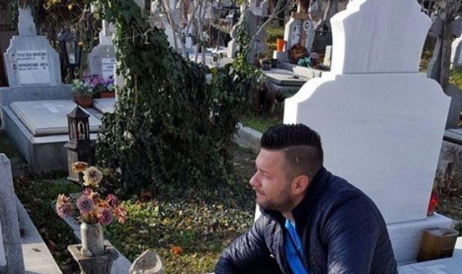 Gest ȘOCANT făcut de un rom&acirc;n &icirc;n cimitir. Fotografia care i-a lăsat fără glas pe toți cunoscuții!