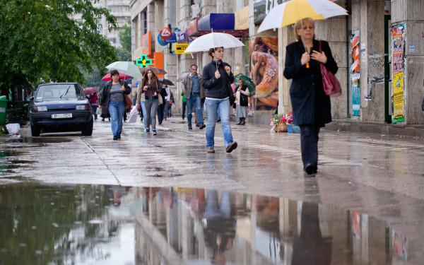 Capitala, sub COD GALBEN de vreme rea! Ploi abundente, v&acirc;nt puternic şi temperaturi extrem de scăzute