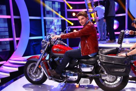 Alex Vasilache, doctorul de la "Te cunosc de undeva!", își aduce motocicleta, un Kawasaki Vulcan!