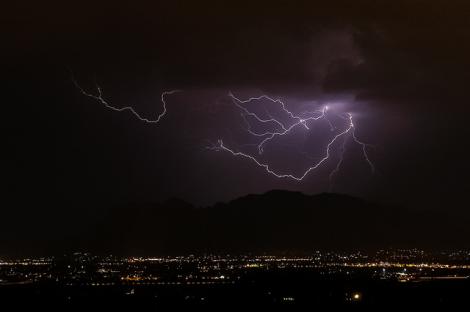 Tradiție ÎNFRICOȘĂTOARE. Ce se întâmplă DACĂ IEȘI DIN CASĂ în această noapte de 22-23 aprilie!