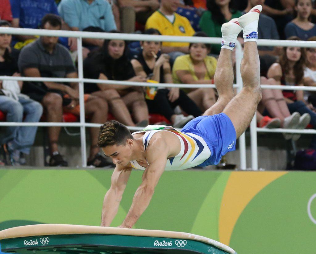 Fabulos! Rom&acirc;nia, la picioarele lui Marian Drăgulescu. Gimnastul nostru a cucerit argintul la Europenele de la Cluj!
