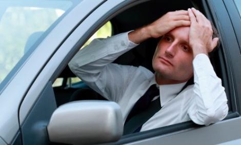 Ești nervos din cauza aglomerației și ai întârziat la serviciu? Iată cum poți avea o atitudine pozitivă în trafic