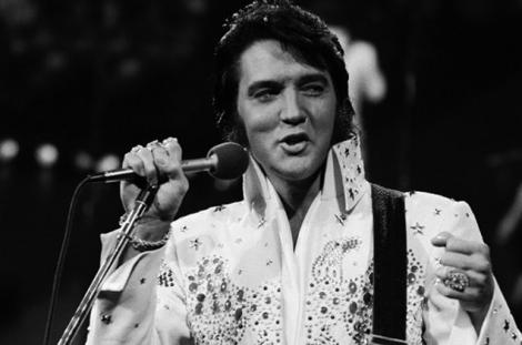 Regatul meu pentru...ceva dulce! Pentru singura reclamă făcută, Elvis Presley a cerut un carton de gogoși calde!