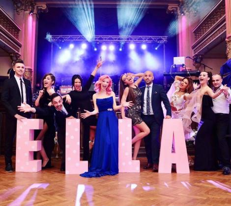 Invitații au intrat cu "parolă" la botezul Andreei Bălan! Ce au "hotărât" ursitoatoarele pentru fetița ei!