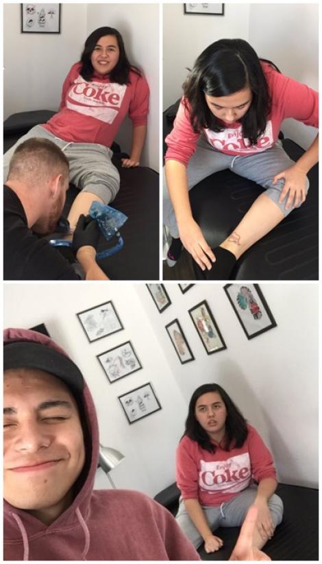 Cel mai „frumos” cadou la majorat! Și-a rugat amicul să-i aleagă un tatuaj și când a văzut ce i-a apărut pe picior a avut șocul vieții!