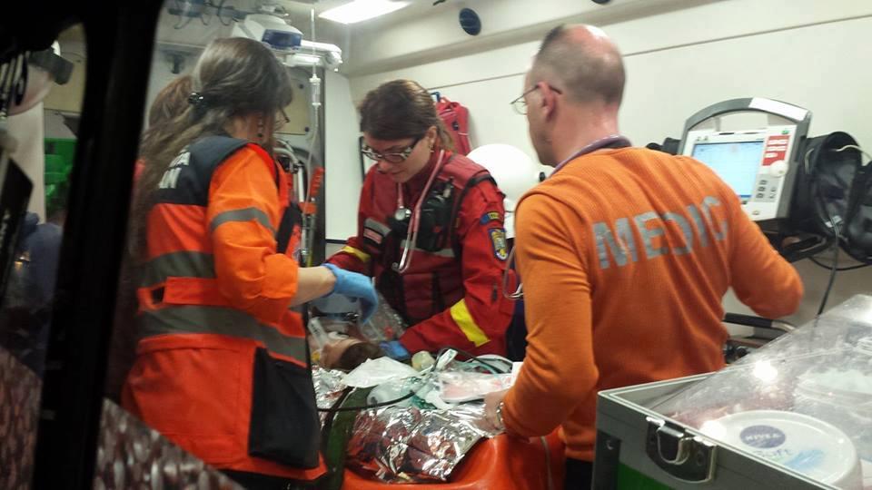 Prima imagine cu micuţul salvat din f&acirc;nt&acirc;nă! Copilul de 2 ani a stat mai bine de zece ore cu jumătate din corp &icirc;n apă