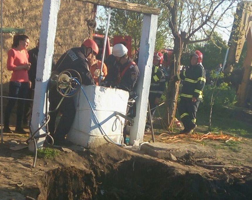 Prima noapte &icirc;n m&acirc;inile medicilor! Care este starea băiețelului scos după mai bine de zece ore dintr-un puț ad&acirc;nc de 20 de metri