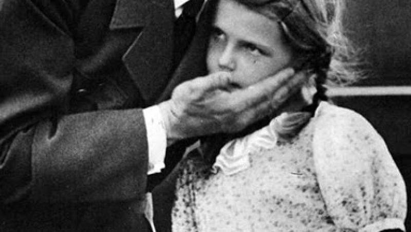 Fața nevăzută a lui Hitler! Temutul dictator a devenit un mielușel atunci când a cunoscut-o pe Helga, o fetiță de patru ani!