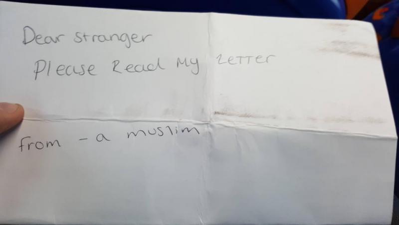 Scrisoarea unei fetițe musulmane, după atacul terorist din Londra. Mesajul transmis este extrem de emoționant: 