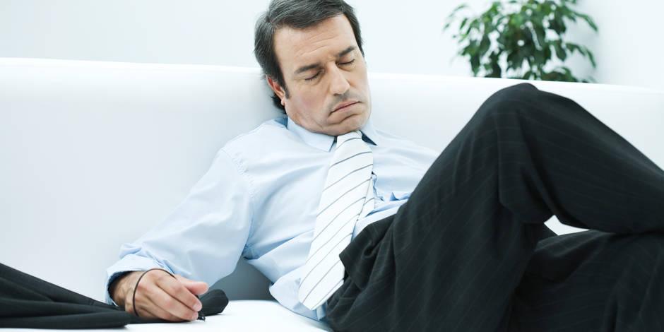 Jobul ideal chiar există! 16.000 de euro pentru două luni de lenevit &icirc;n pat! Te &icirc;ncadrezi?