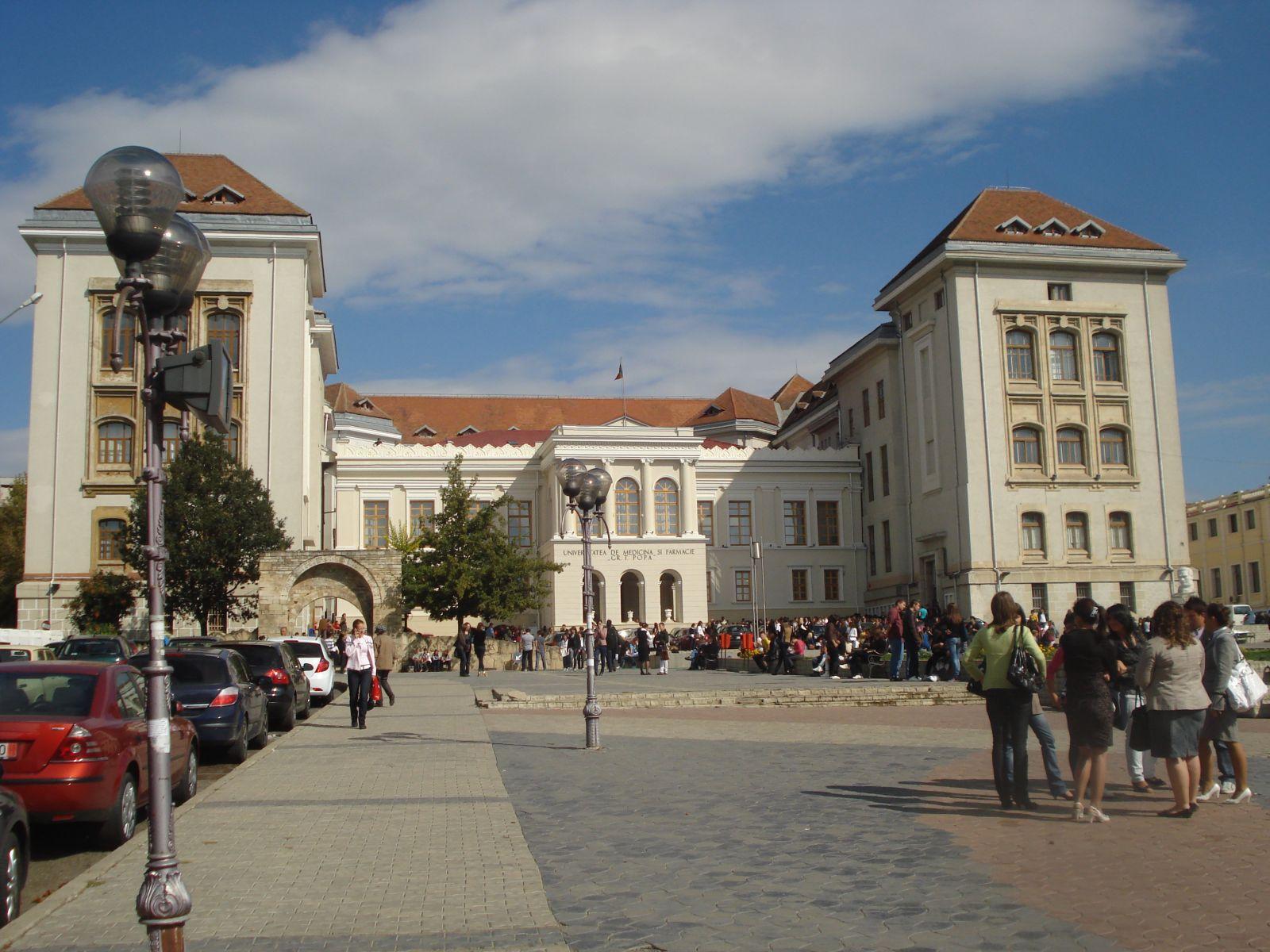 La Iași, ca niciunde! 40 de zile concediu de odihnă pentru profesori, trei sesiuni pentru studenţi