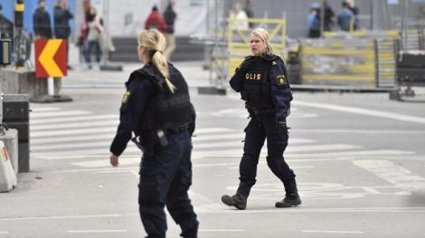 Poliția suedeză, în alertă! Oamenii legii au tras focuri de armă pentru a opri camionul. ”Ei ţipau aruncaţi-vă la pământ, nu e nicio glumă”