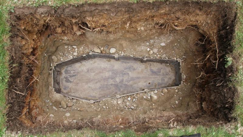 Dar câți oameni își pun întrebarea: De ce sunt îngropați morții la doi metri adâncime? Puțină lume știe asta!