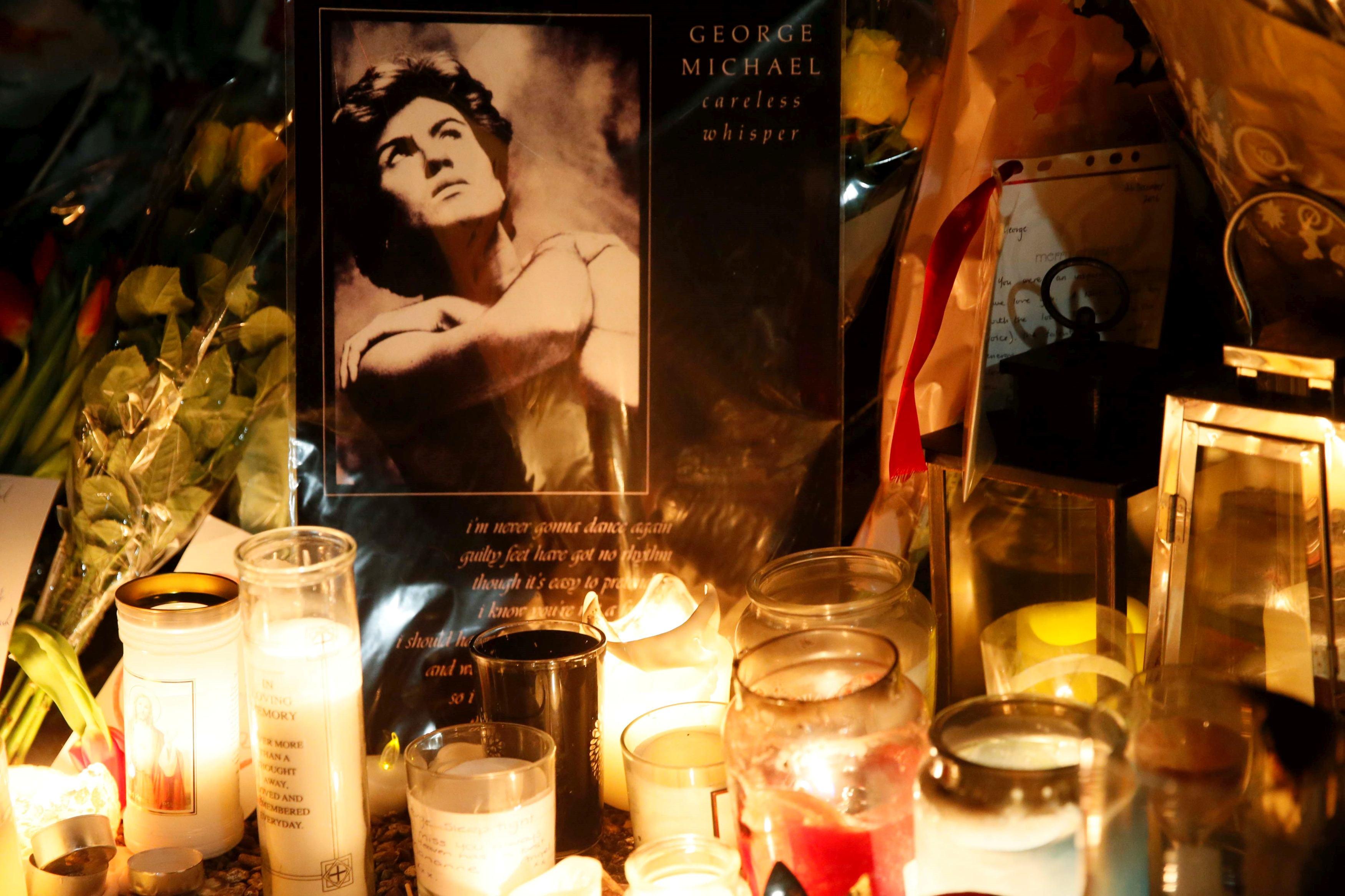 Ultim omagiu pentru George Michael. Fanii s-au adunat din mai multe părți ale lumii: "Și-a lăsat amprenta asupra multor oameni și trebuia să facem ceva. Mi-aș fi dorit să vadă și familia sa"