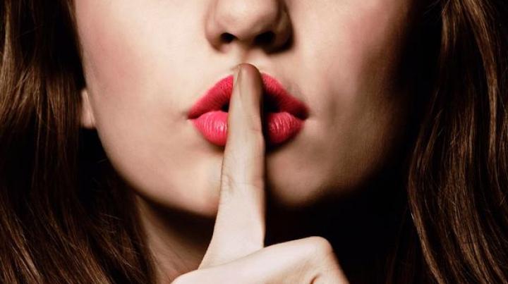 Femeia care și-a făcut din AMANTL&Acirc;C un mod de viață! Iubește să fie amantă și e &icirc;n stare să ispitească orice bărbat luat și indisponibil