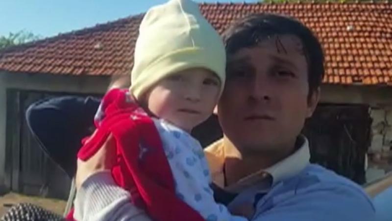 Ce s-a întâmplat cu Dănuţ, copilul de doi ani care a fost salvat dintr-un puţ adânc de 16 metri!