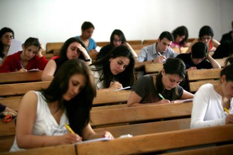 Te pregăteşti să devii STUDENT? Universitatea Bucureşti scoate la concurs aproape 8.000 de locuri la buget. Care sunt facultăţile cu cele mai mari şanse să intri la stat