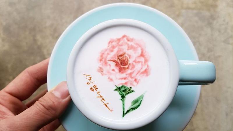 Galerie foto de senzaţie! Un tânăr din Coreea transformă fiecare ceaşcă de cafea într-o adevărată operă de artă. Nici nu îţi vine să bei din aşa ceva