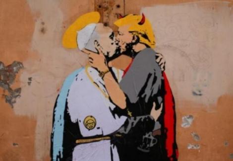 Desen cu Papa Francisc şi Donald Trump sărutându-se, apărut pe un zid din apropierea Vaticanului