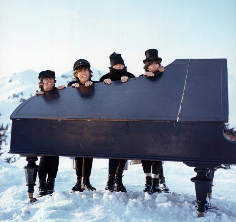 Legenda ”The Beatles”, în imagini nemaivăzute până acum! Scene cu ”cei mai faimoşi oameni de pe planetă”, filmate în 1965, scoase la vânzare