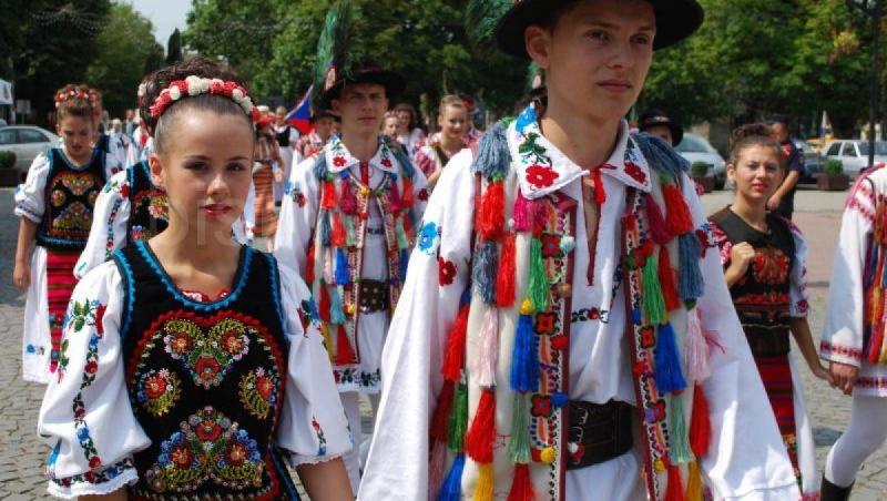 România a deschis lada de zestre! Portul popular și dansurile tradiționale românești au ajuns în Cartea Recordurilor!