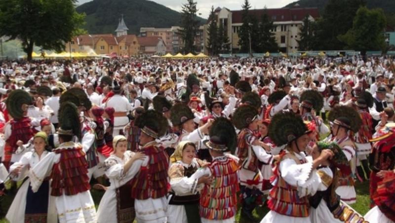 România a deschis lada de zestre! Portul popular și dansurile tradiționale românești au ajuns în Cartea Recordurilor!