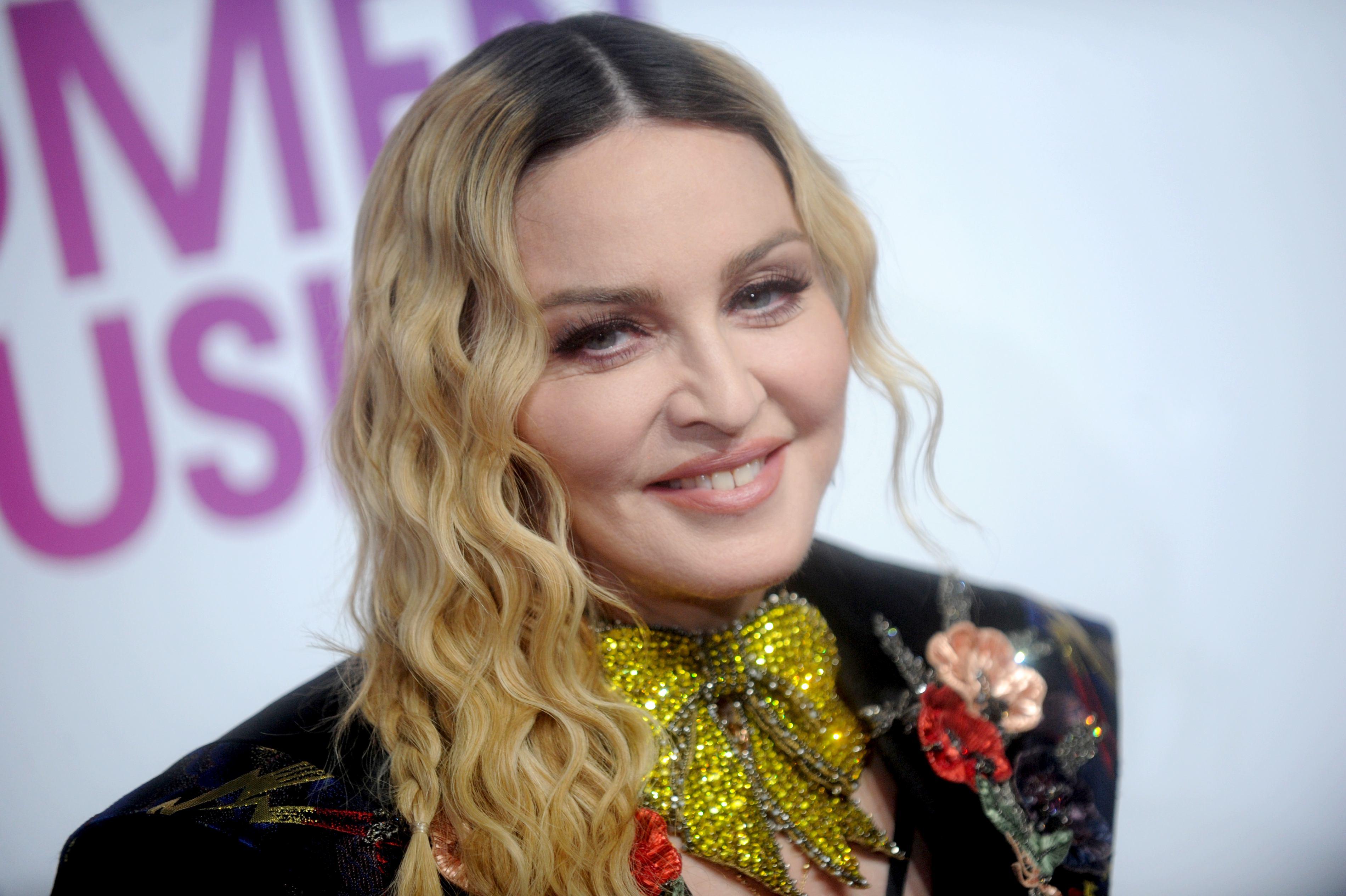 Este idolatrizată de mapamond, &icirc;nsă faima nu-i poate sterge durerea trăită &icirc;n copilărie. Madonna declarații emoționante: "Eu nu am apucat să o cunosc foarte bine pe mama mea"