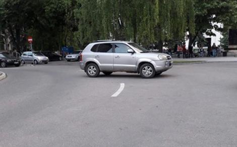VIRALUL zilei! Un șofer din Vaslui sfidează Poliția Română: Fotografia face înconjurul internetului