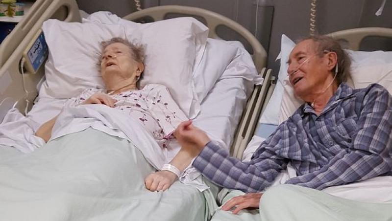 Sufletele pereche nu se despart, ele pleacă împreună în Ceruri! După 67 de ani de căsnicie, doi bătrânei stau în același salon de spital și se țin de mână, în așteptarea sfârșitului!