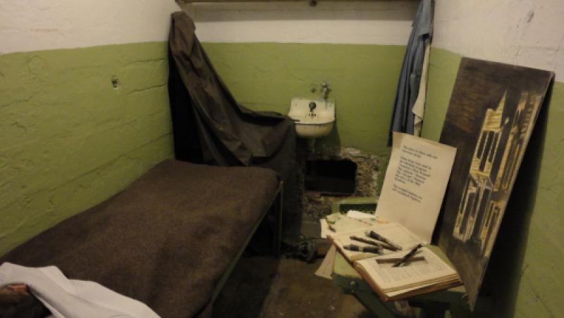 Alcatraz, locul în care mulți deținuți își doreau să ajungă, dar din care niciunul nu a scăpat cu viață. Primeau apă caldă, pentru a nu reuși să supraviețuiască, în cazul unei evadări