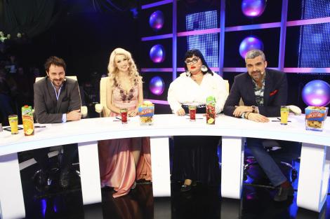 Ozana Barabancea spune ”Tatăl nostru”, iar Andreea Bălan recapitulează informațiile despre personajele concurenților. Ce ritualuri au jurații și prezentatorii înainte de show