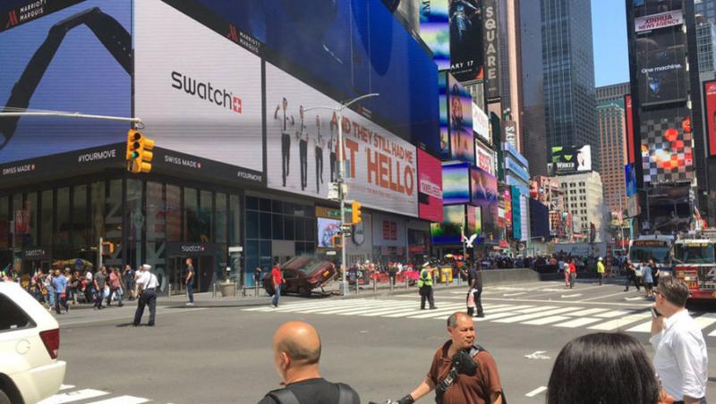 O mașină a intrat în mulțime, în Times Square din New York, cea mai aglomerată piață din lume! Bilanț inițial: un mort și 22 de răniți! UPDATE
