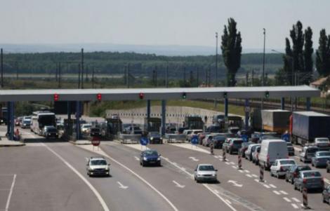 ATENŢIE, ŞOFERI! O gaură de 40 de centimetri a apărut pe podul Feteşti - Cernavodă. Poliţiştii au deviat traficul