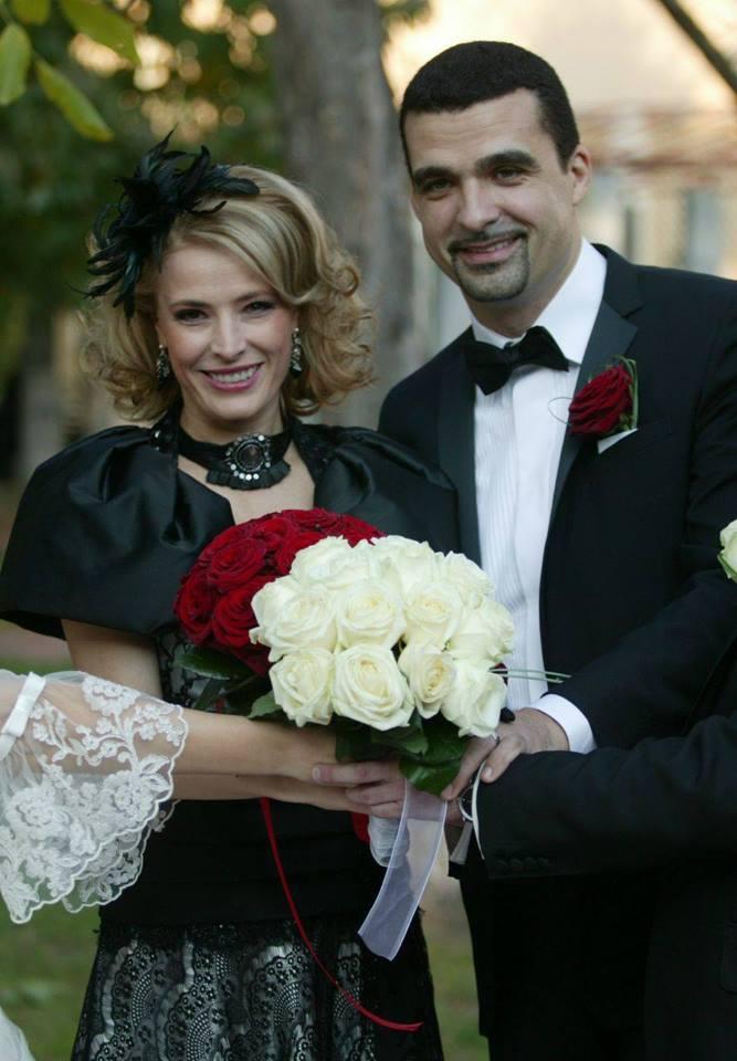 Soția lui Aurelian Temișan, actrița Monica Davidescu, răvășitor de frumoasă într-o rochie verde-smarald! Fanii: „Ce femeie frumoasă!”