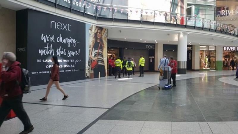Marea Britanie: Un centru comercial din Manchester a fost evacuat; martori vorbesc despre o ''bubuitură''